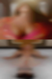 The lady swingers mo' curvy the better.